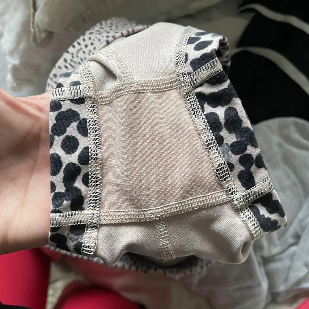 Lululemon Y2K‎ Liberty Leopard Print Women's Shorts - Picture 3 of 10